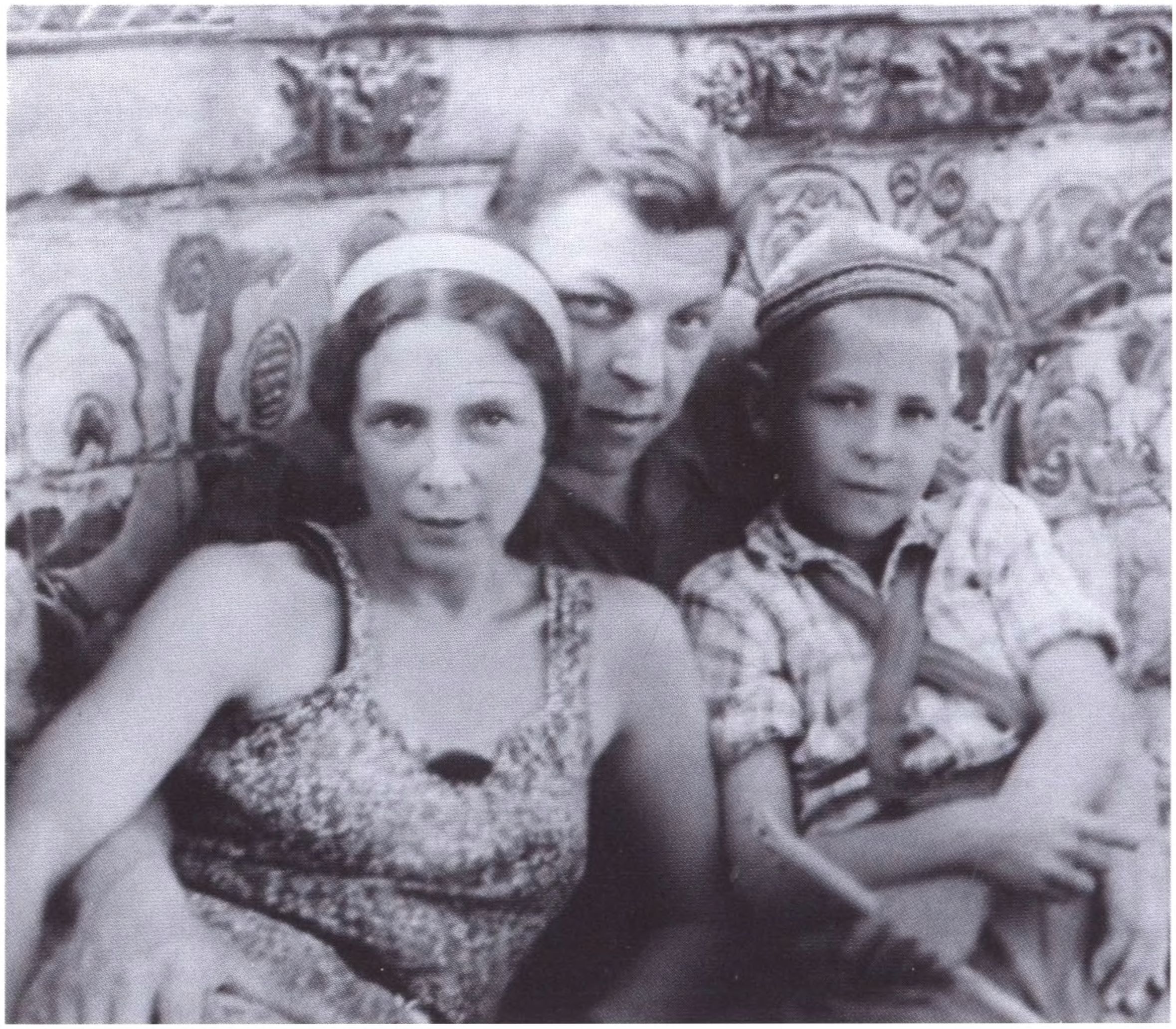 Ефремов с женой и сыном Алланом