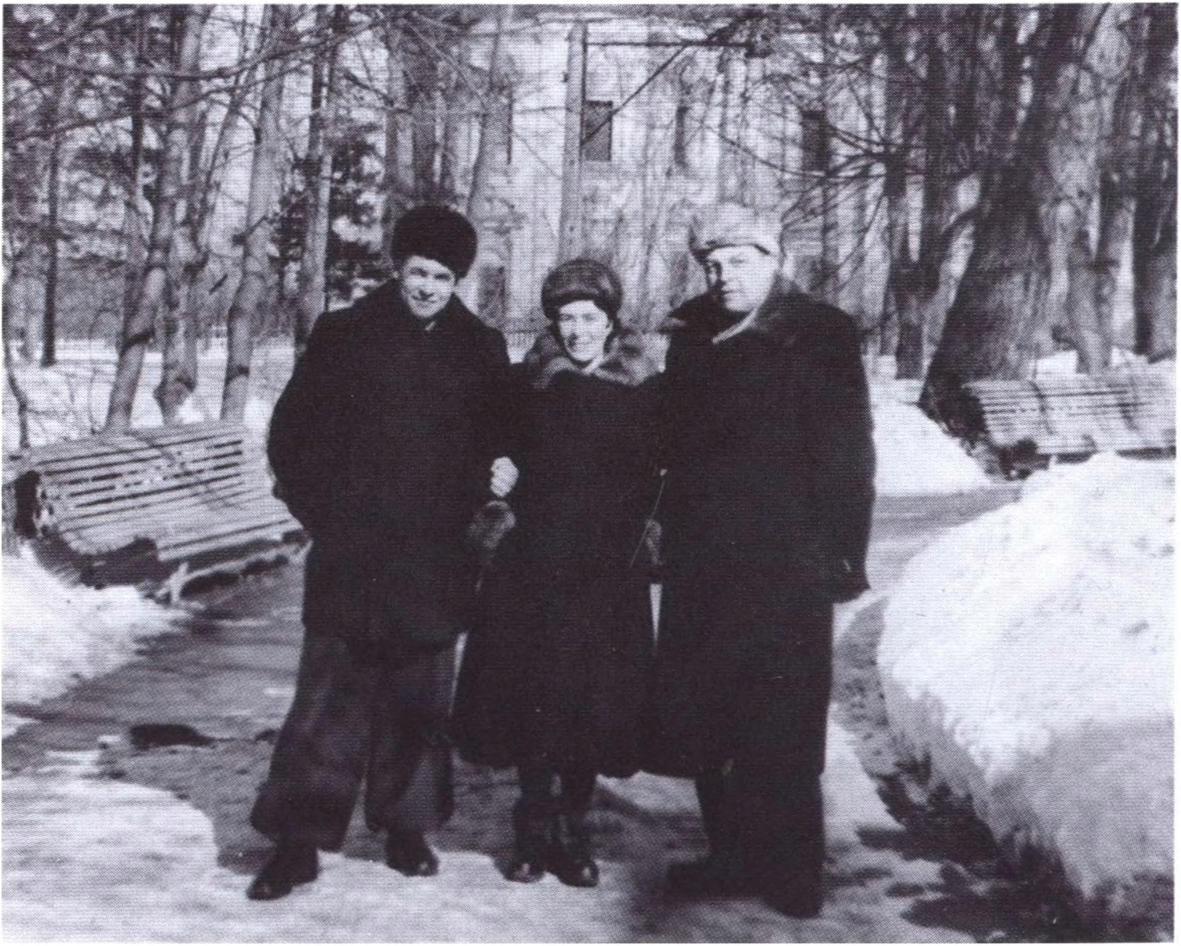 Аллан, Е.Д. Конжукова и И.А. Ефремов в санатории «Узкое»