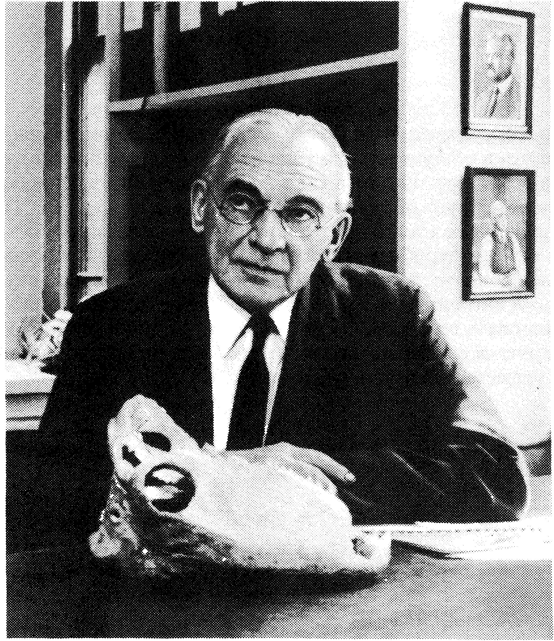 Альфред Ромер в своем кабинете