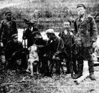 Экспедиция И.А. Ефремова (крайний справа — И.А. Ефремов; третий слева — Г.И. Самар). Фото 1931 года.