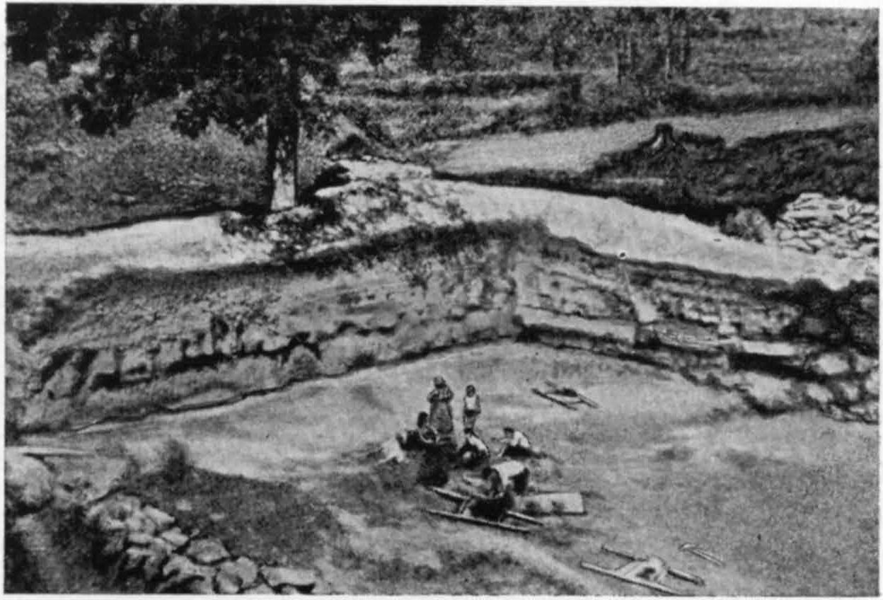 Рис. XLI. Раскопки в Каменном овраге около с. Ишеева в 1935 г